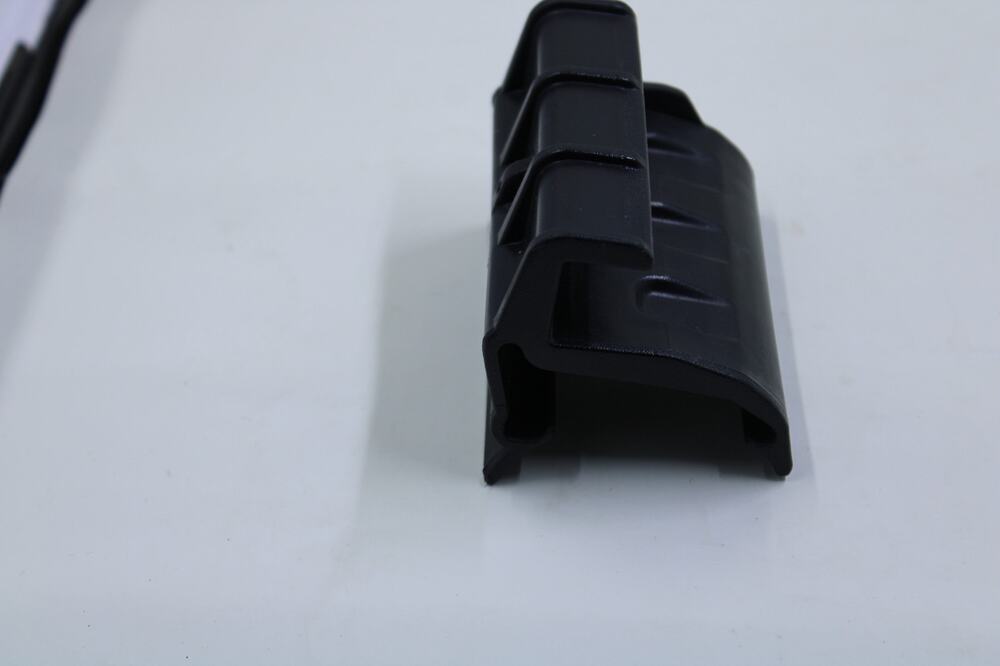 07-18 Jeep Wrangler New Rear Soft Top Window Bar Retainer Right Side Mopar